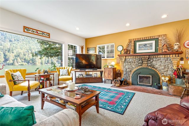 9204 Silver Lake Road, Maple Falls, WA 98266