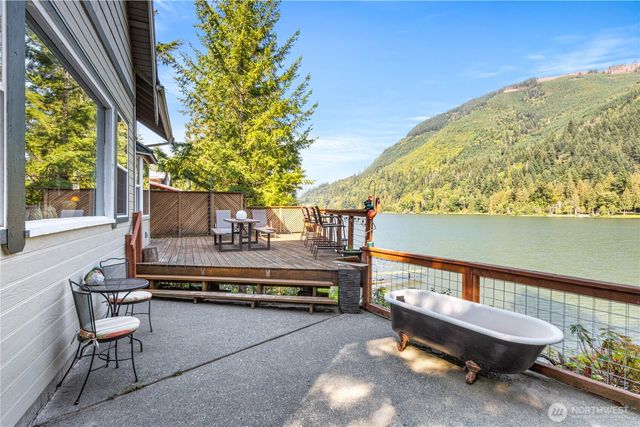 9204 Silver Lake Road, Maple Falls, WA 98266