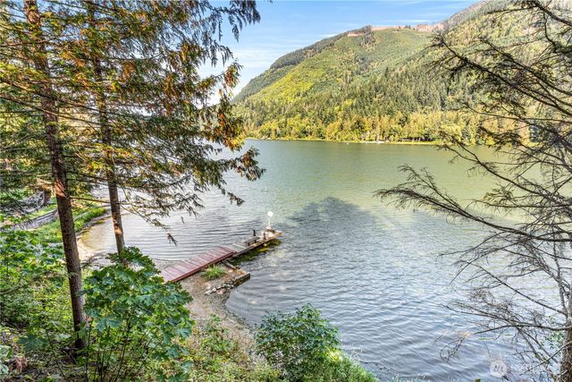 9204 Silver Lake Road, Maple Falls, WA 98266