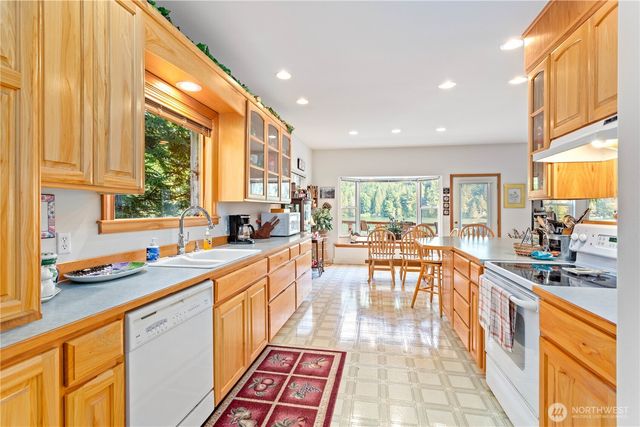 9204 Silver Lake Road, Maple Falls, WA 98266