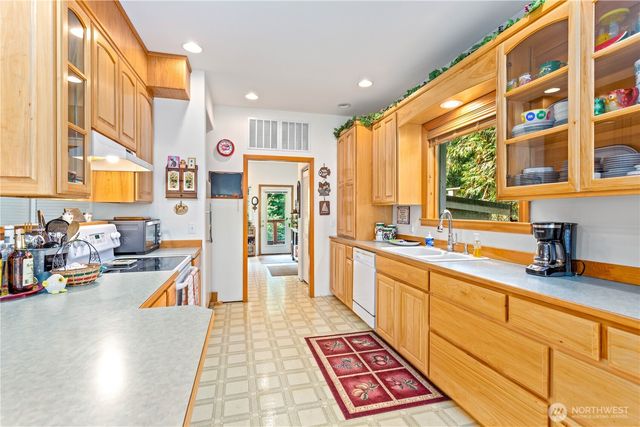 9204 Silver Lake Road, Maple Falls, WA 98266