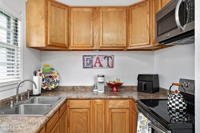 206 W Clement Street, Wallace, NC 28466
