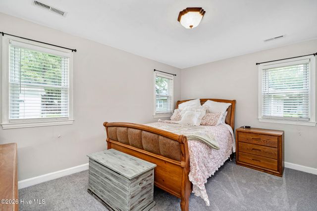 206 W Clement Street, Wallace, NC 28466
