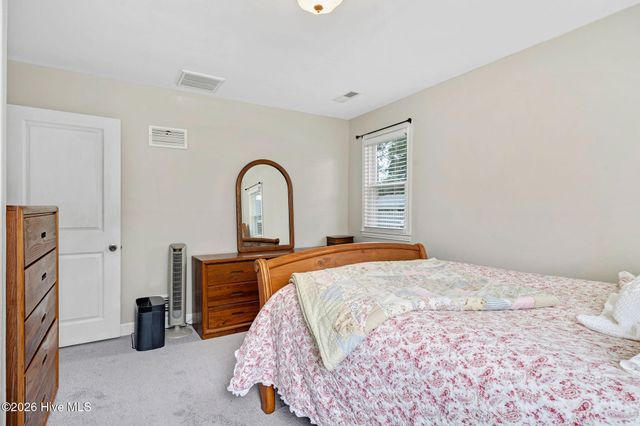 206 W Clement Street, Wallace, NC 28466