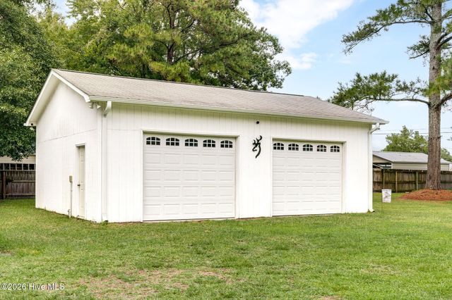 206 W Clement Street, Wallace, NC 28466