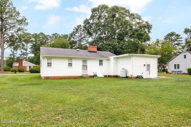 206 W Clement Street, Wallace, NC 28466