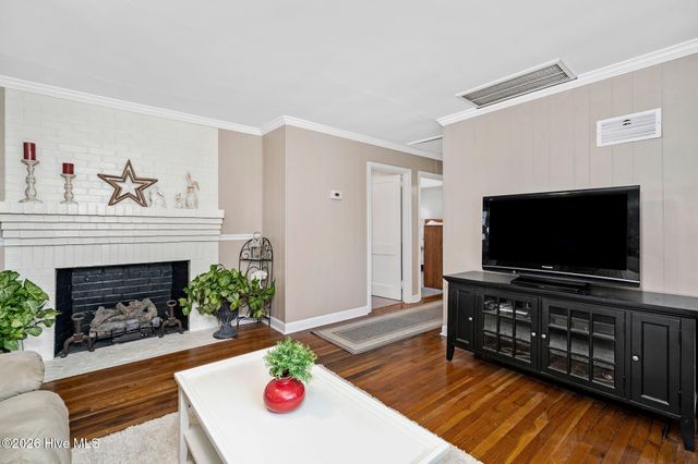 206 W Clement Street, Wallace, NC 28466