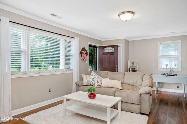 206 W Clement Street, Wallace, NC 28466