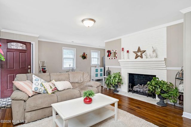 206 W Clement Street, Wallace, NC 28466