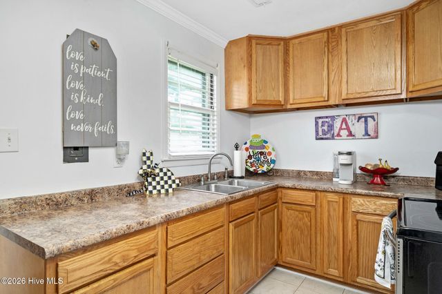 206 W Clement Street, Wallace, NC 28466
