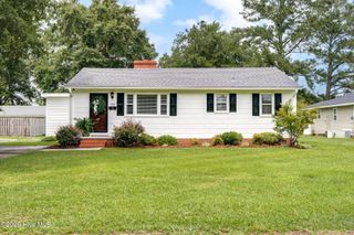 206 W Clement Street, Wallace, NC 28466