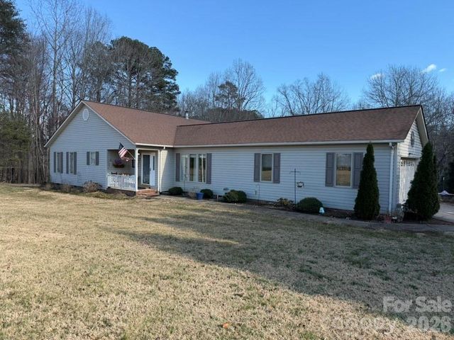 411 27th Avenue Circle NW, Hickory, NC 28601