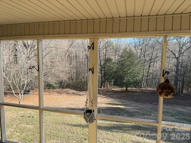 411 27th Avenue Circle NW, Hickory, NC 28601