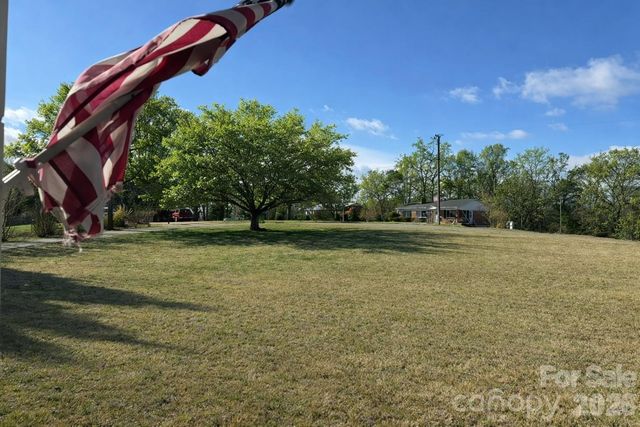 411 27th Avenue Circle NW, Hickory, NC 28601