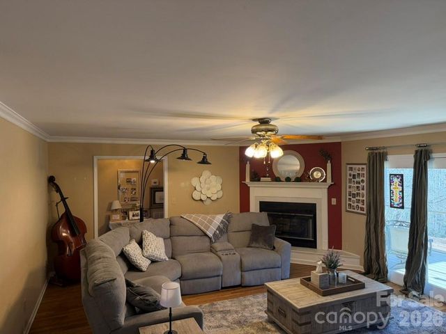 411 27th Avenue Circle NW, Hickory, NC 28601