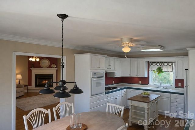 411 27th Avenue Circle NW, Hickory, NC 28601