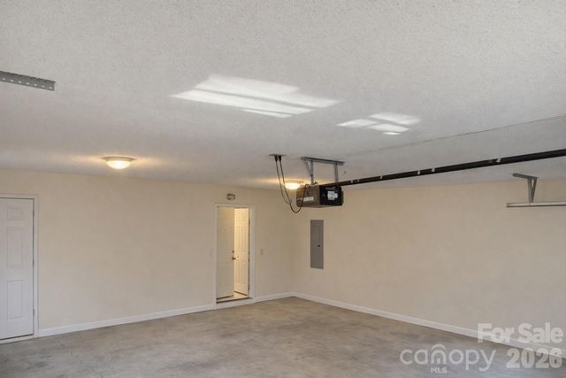 411 27th Avenue Circle NW, Hickory, NC 28601