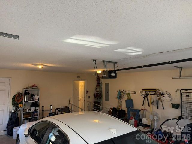 411 27th Avenue Circle NW, Hickory, NC 28601