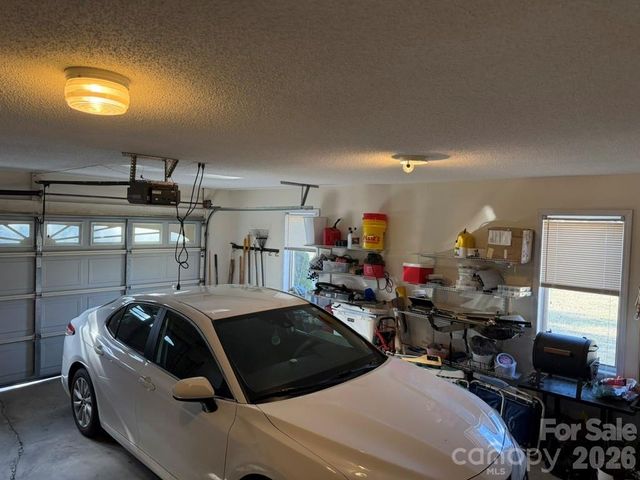 411 27th Avenue Circle NW, Hickory, NC 28601