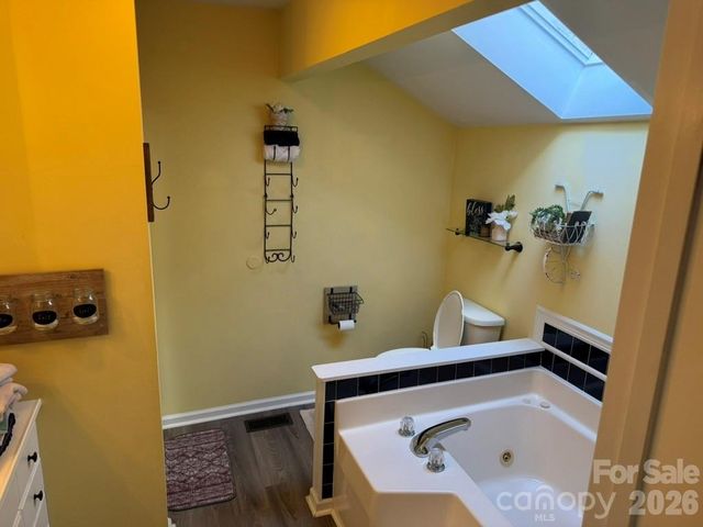 411 27th Avenue Circle NW, Hickory, NC 28601