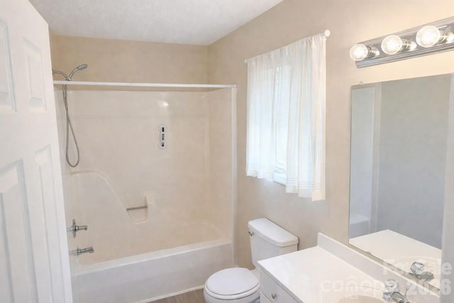 411 27th Avenue Circle NW, Hickory, NC 28601