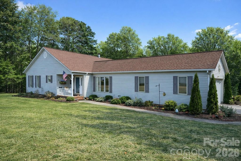 411 27th Avenue Circle NW, Hickory, NC 28601