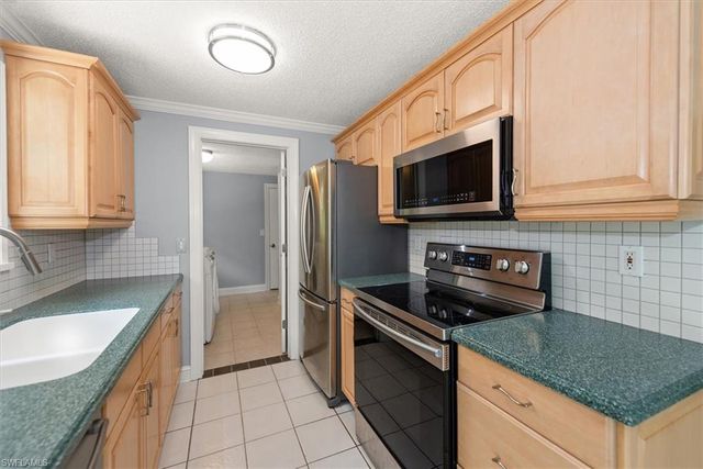 4639 Robin AVE, Naples, FL 34104