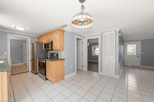 4639 Robin AVE, Naples, FL 34104