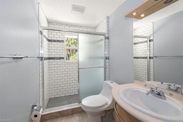 4639 Robin AVE, Naples, FL 34104