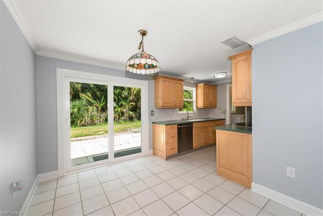 4639 Robin AVE, Naples, FL 34104