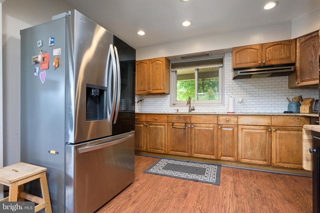 4216 RIDGE DR, Harrisburg, PA 17109