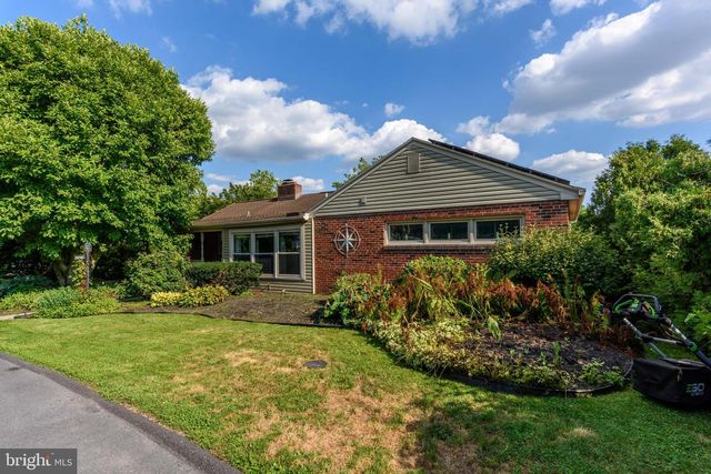 4216 RIDGE DR, Harrisburg, PA 17109