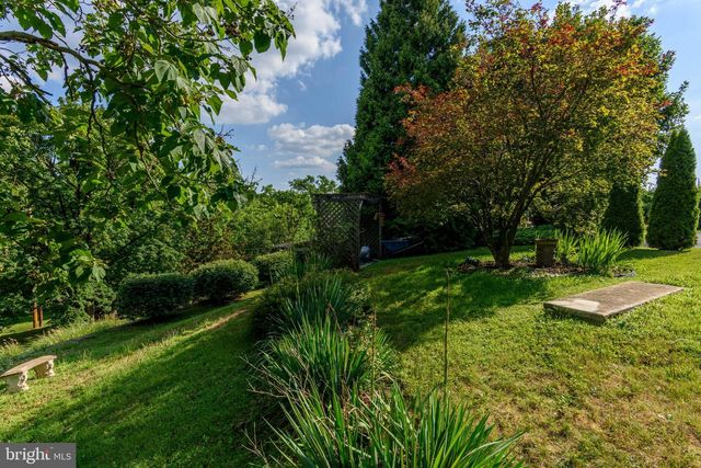 4216 RIDGE DR, Harrisburg, PA 17109