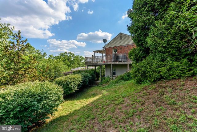 4216 RIDGE DR, Harrisburg, PA 17109