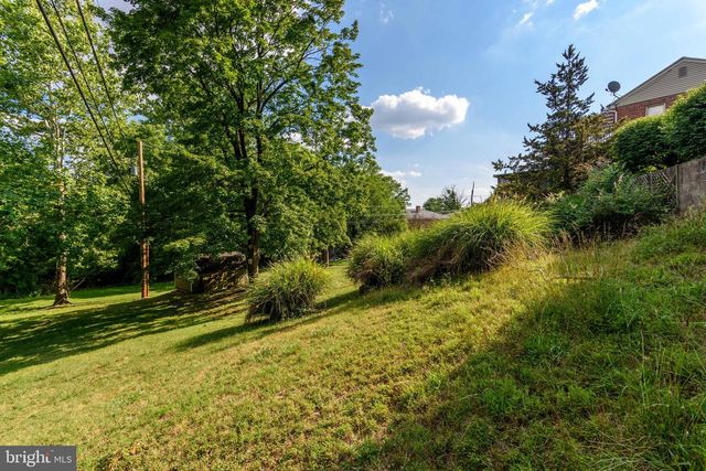 4216 RIDGE DR, Harrisburg, PA 17109