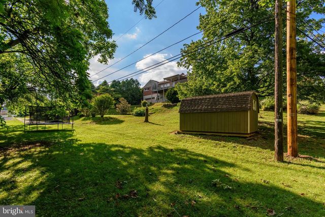 4216 RIDGE DR, Harrisburg, PA 17109