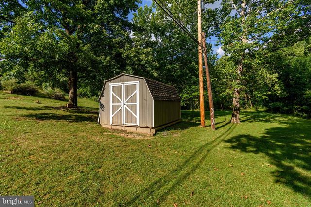 4216 RIDGE DR, Harrisburg, PA 17109