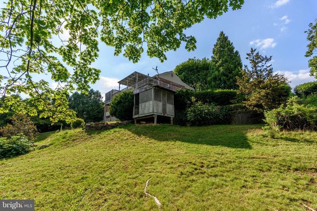 4216 RIDGE DR, Harrisburg, PA 17109