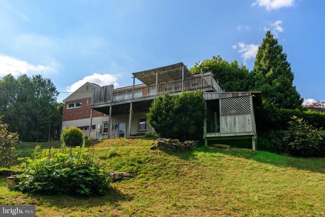 4216 RIDGE DR, Harrisburg, PA 17109