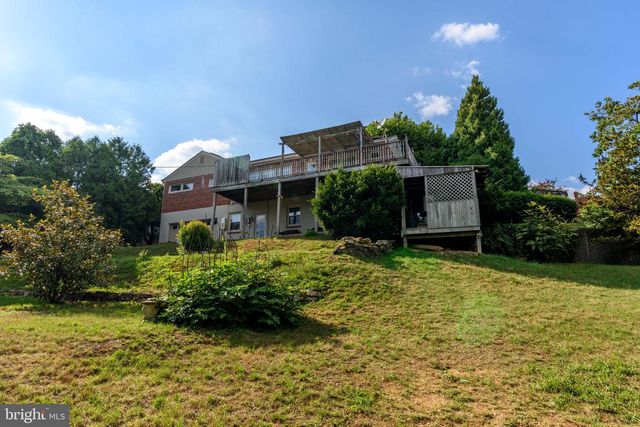 4216 RIDGE DR, Harrisburg, PA 17109