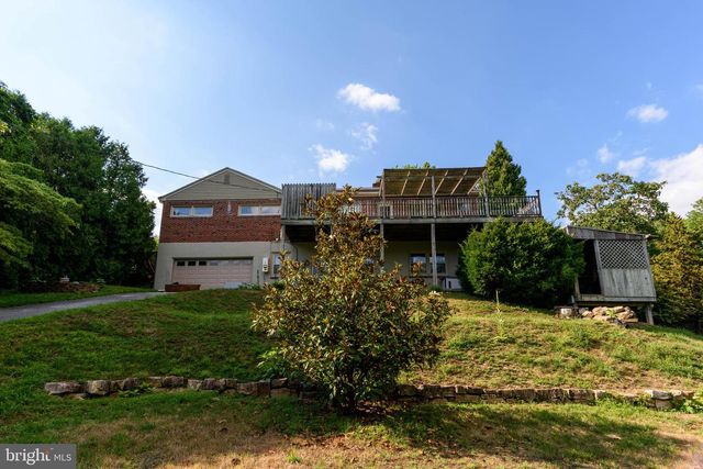 4216 RIDGE DR, Harrisburg, PA 17109