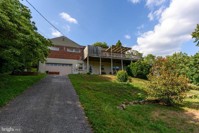 4216 RIDGE DR, Harrisburg, PA 17109