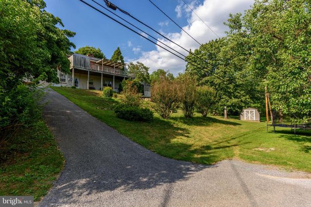 4216 RIDGE DR, Harrisburg, PA 17109