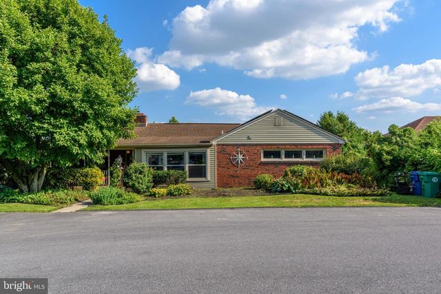 4216 RIDGE DR, Harrisburg, PA 17109