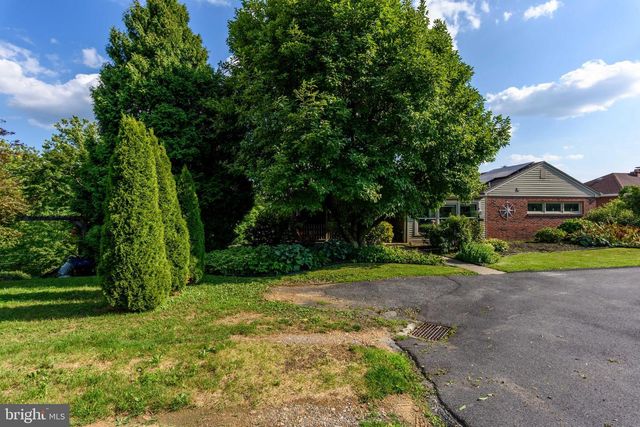 4216 RIDGE DR, Harrisburg, PA 17109