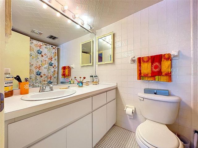 4650 COVE CIRCLE 209, St Petersburg, FL 33708