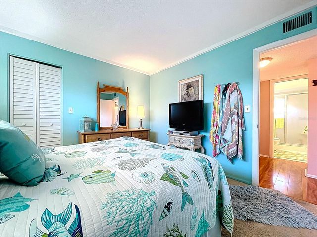 4650 COVE CIRCLE 209, St Petersburg, FL 33708