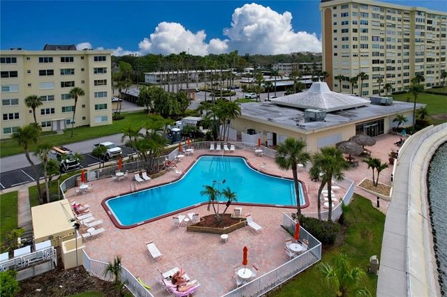 4650 COVE CIRCLE 209, St Petersburg, FL 33708