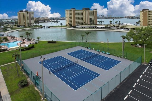 4650 COVE CIRCLE 209, St Petersburg, FL 33708