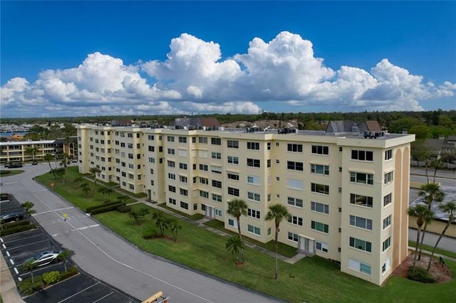 4650 COVE CIRCLE 209, St Petersburg, FL 33708